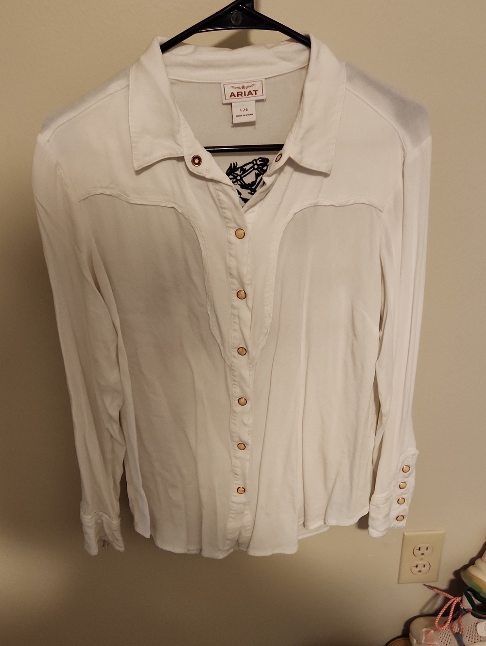 Ariat White Button-Down Blouse with Gold Buttons L Large Emboidered Detail